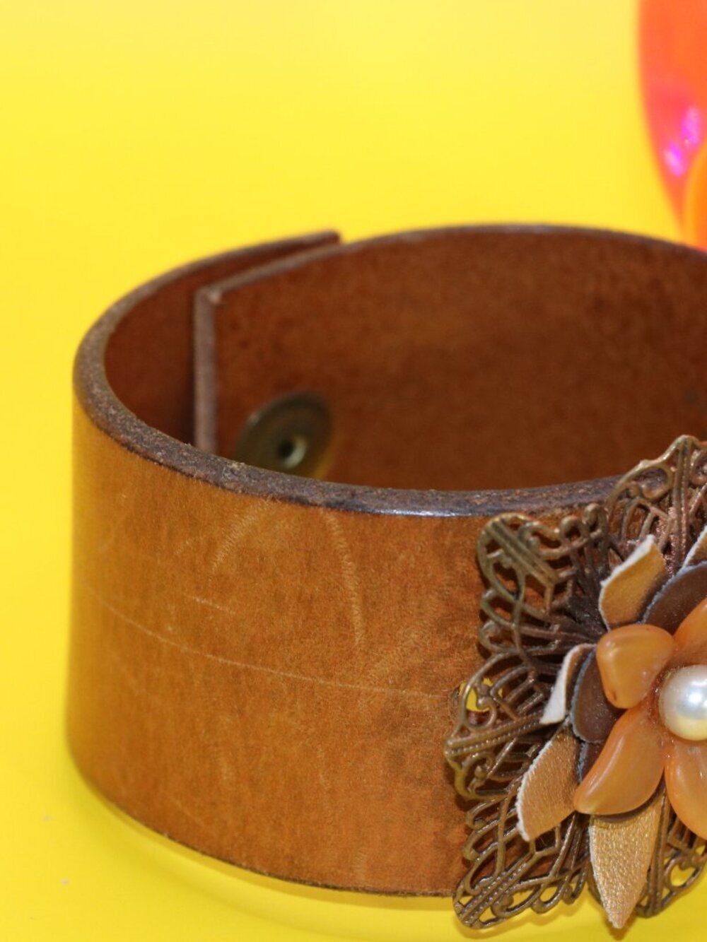 Vntg. Old Navy Genuine Italian Leather Made in the USA Bracelet w/Floral Theme - Picture 2 of 5